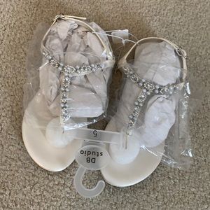 NWT David’s Bridal Sarina ivory pearl and crystal sandals